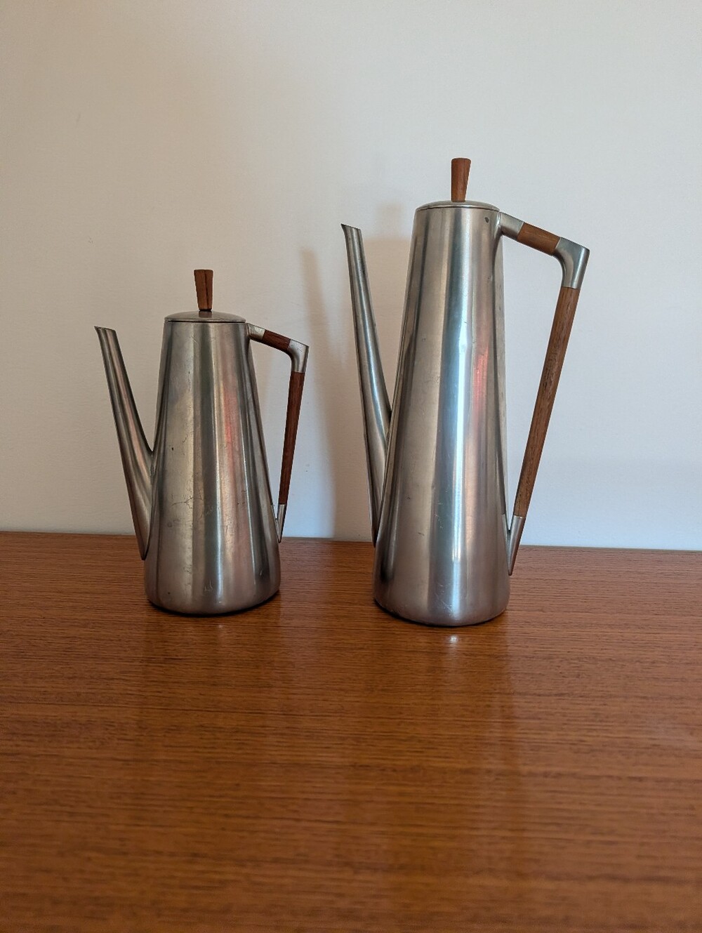 MCM Vintage '60s Dutch Pewter Royal Holland Daalderop Graduated Tea Pot Pair Vtg